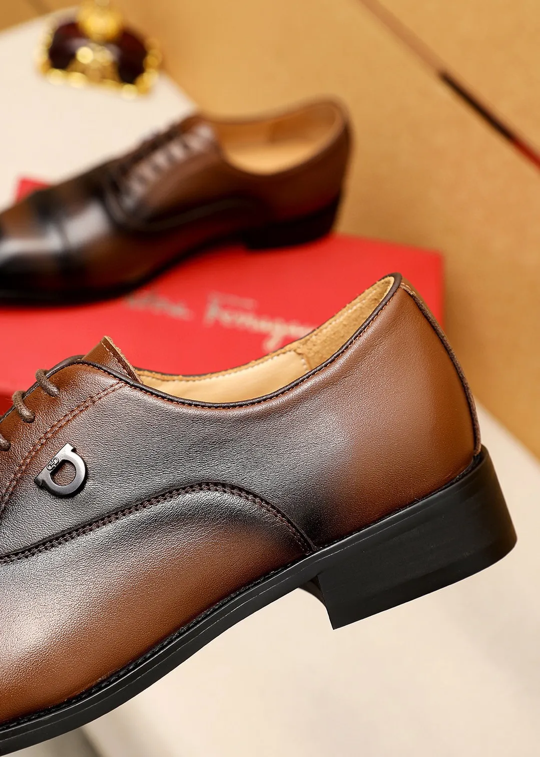 Men's shoes 💰480 💐 Product trademark: Ferragamo "Ferragamo" business leather shoes Regular size: 38-44 (45.46🉑️customized) Product materials: Selected imported calfskin upper, imported water-dyed cowhide leather lining. Strong three-dimensional visual effect, rubber outsole Color: 2⃣️colors available